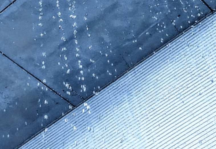 他社で修理した雨漏り直っていない!